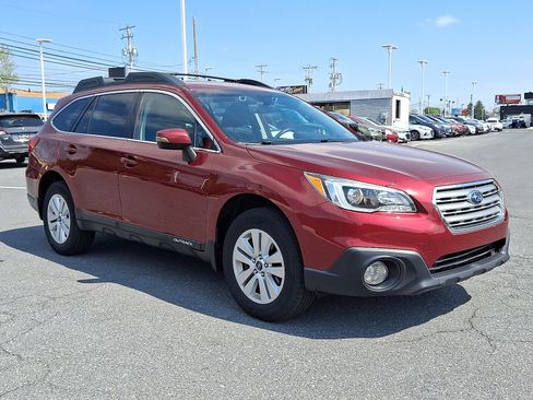 Used 2017 Subaru Outback 2.5i Premium AWD/4WD image 3