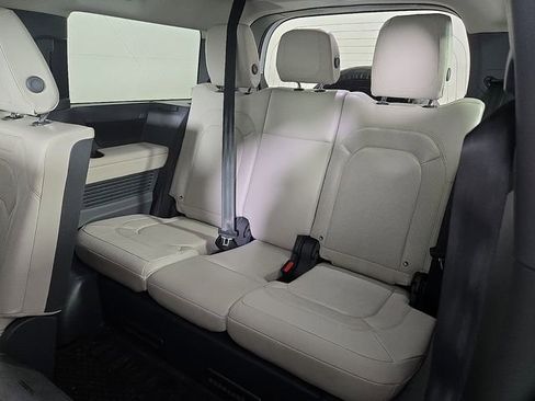 Used 2024 Land Rover Defender 130 S image 12