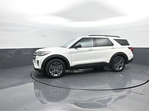 New 2026 Ford Explorer Active w/ Active Comfort Package image 4