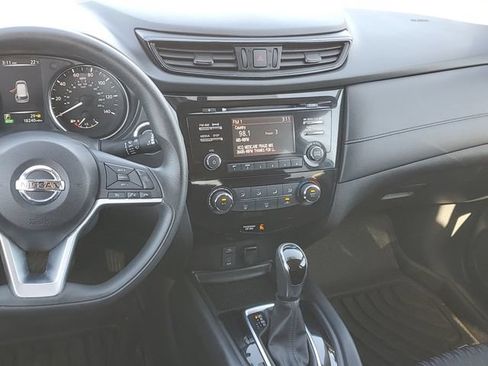 Used 2017 Nissan Rogue SV AWD/4WD image 13