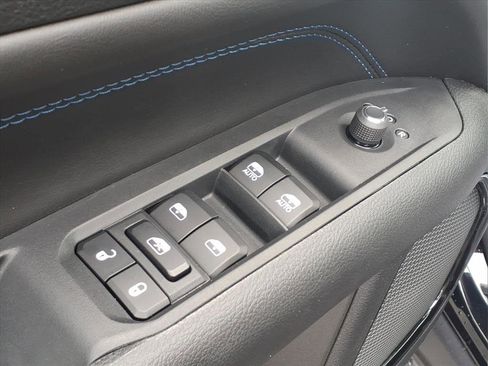 New 2026 Jeep Compass Latitude AWD/4WD image 18