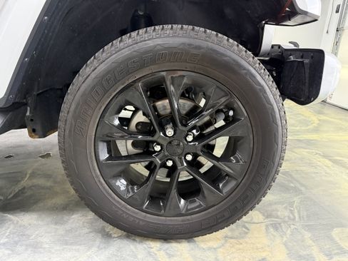 Used 2023 Jeep Wrangler Unlimited Sahara AWD/4WD image 29