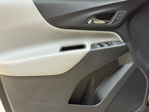 Used 2023 Chevrolet Equinox LS image 19