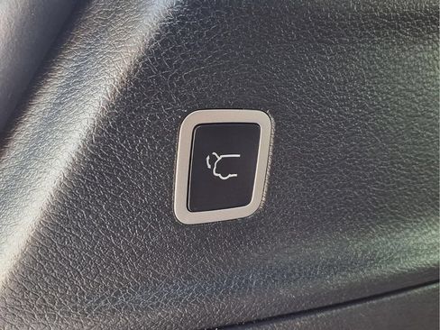 Used 2024 Chrysler Pacifica Limited FWD image 25