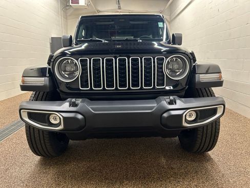 Used 2025 Jeep Wrangler Unlimited Sahara AWD/4WD image 24