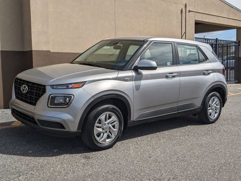 New 2025 Hyundai Venue SE image 10