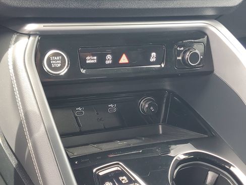 Used 2025 Audi Q5 Premium w/ Convenience Package AWD/4WD image 30