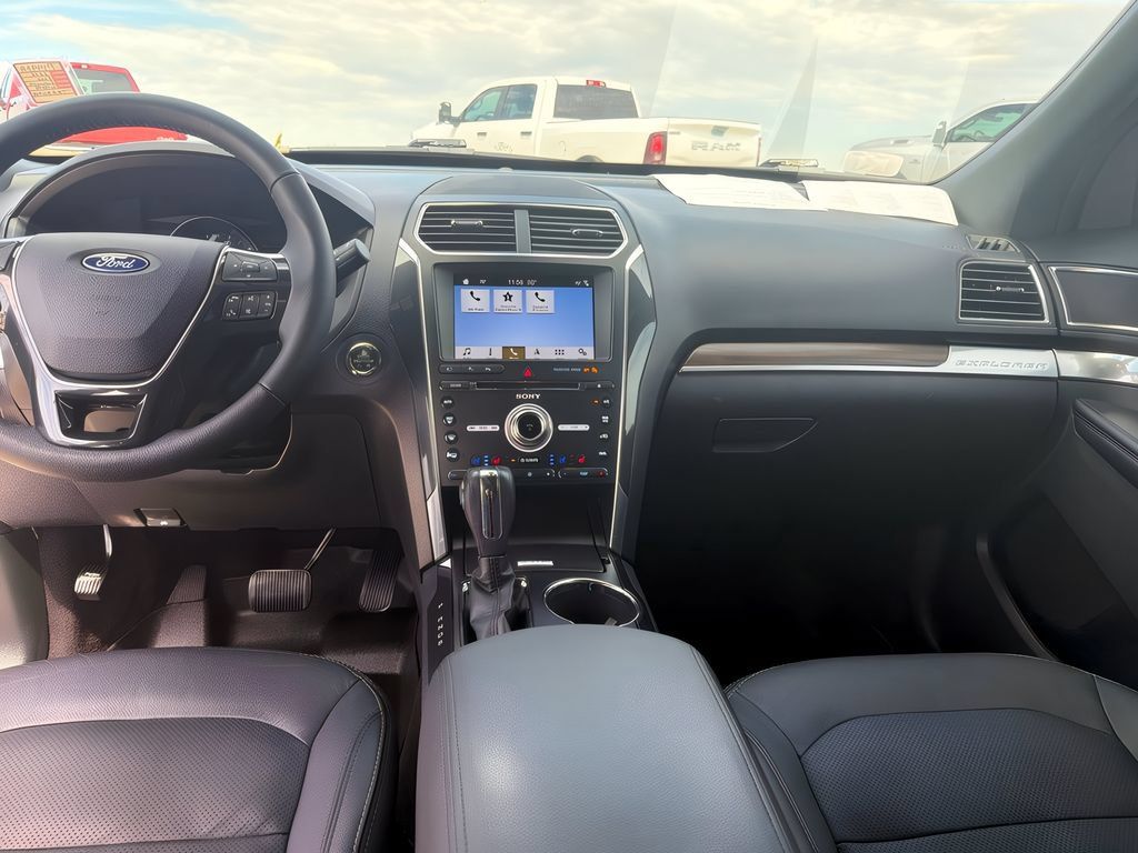 Used 2018 Ford Explorer Limited w/ Equipment Group 301A FWD image 12