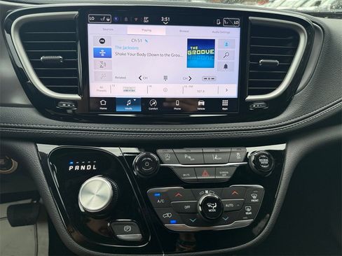 New 2026 Chrysler Pacifica Select w/ S Appearance Package image 24