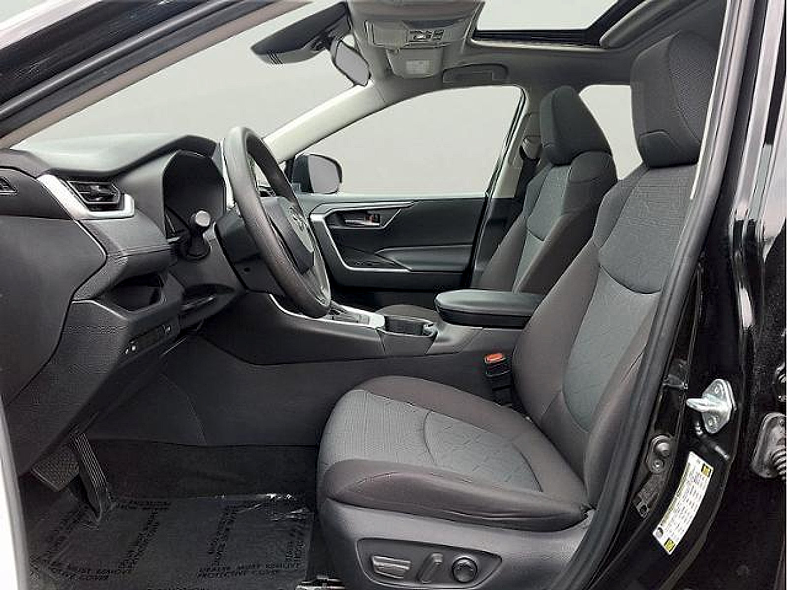 Used 2024 Toyota RAV4 XLE w/ Convenience Package FWD image 23