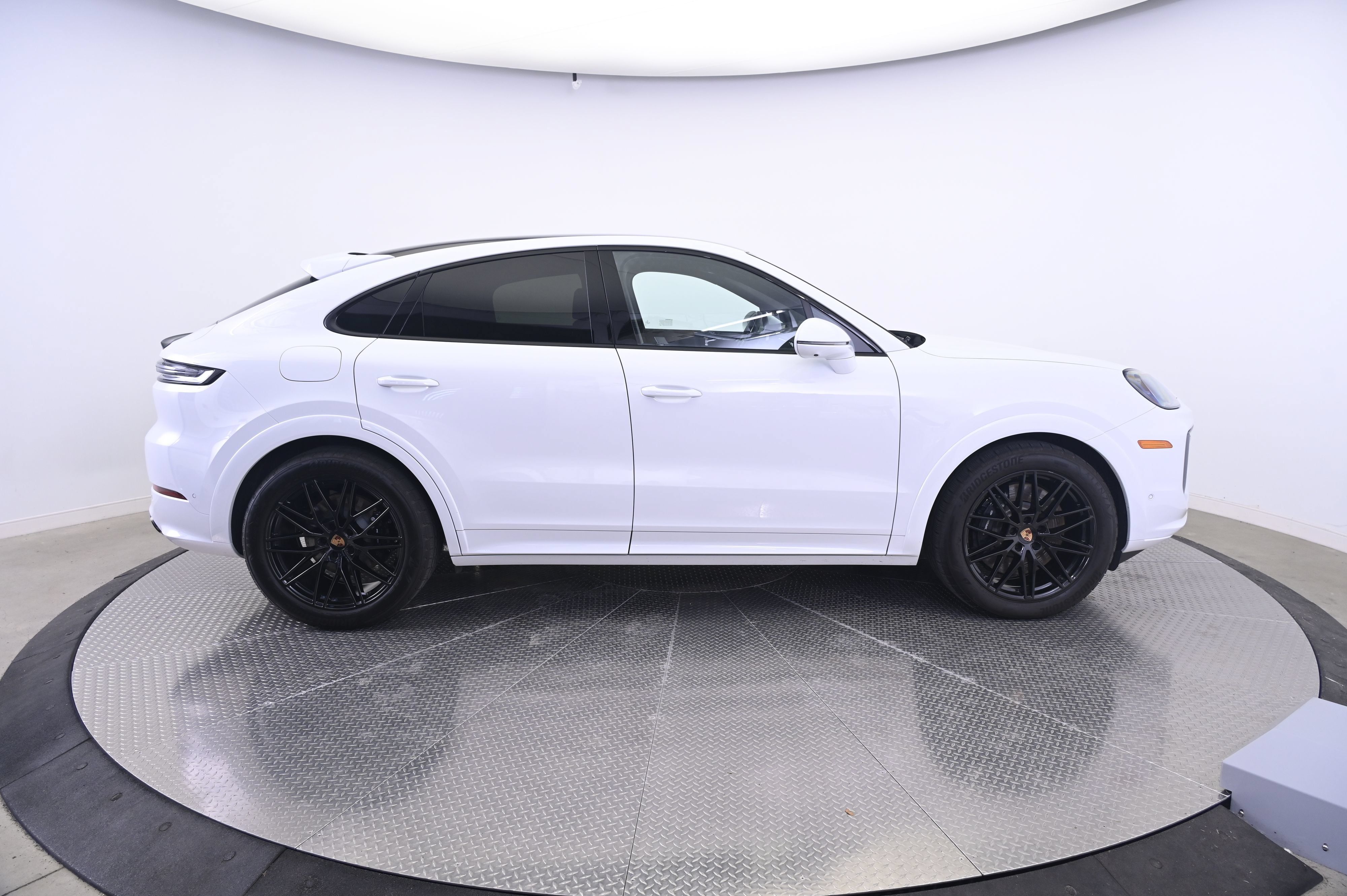 Certified 2026 Porsche Cayenne S AWD/4WD image 8