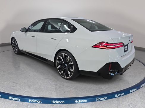 Used 2026 BMW 530i w/ M Sport Package RWD image 9
