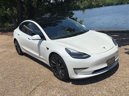 Used 2021 Tesla Model 3 Standard Range Plus RWD image 2