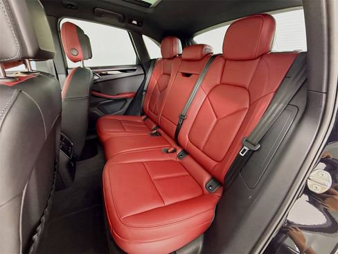 Used 2025 Porsche Macan image 24