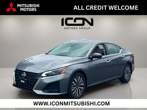 Used 2024 Nissan Altima 2.5 SV FWD image 1
