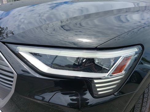Certified 2022 Audi e-tron Prestige w/ Prestige Package AWD/4WD image 35