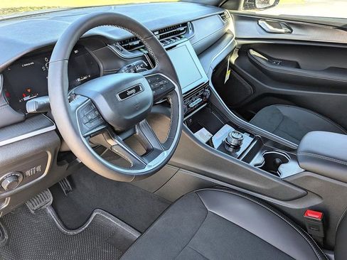 New 2025 Jeep Grand Cherokee L Altitude image 9