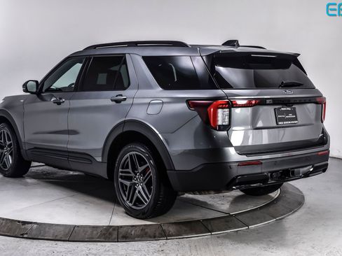 Used 2025 Ford Explorer ST-Line w/ ST-Line Street Pack image 4