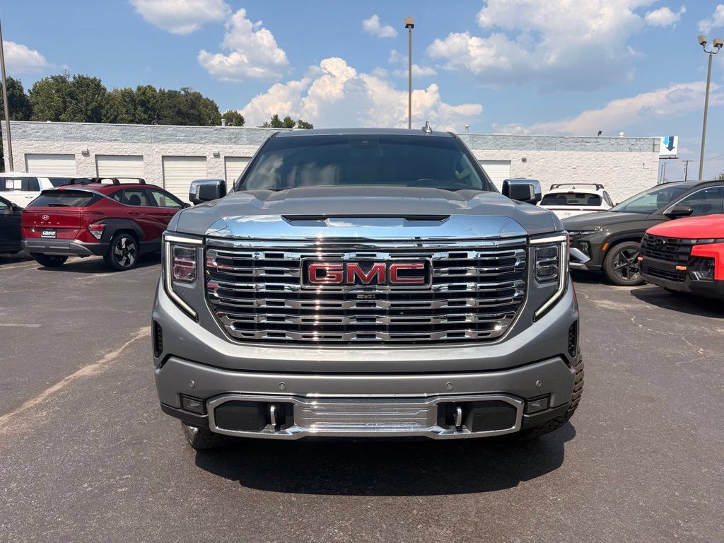 Used 2023 GMC Sierra 1500 Denali AWD/4WD image 2