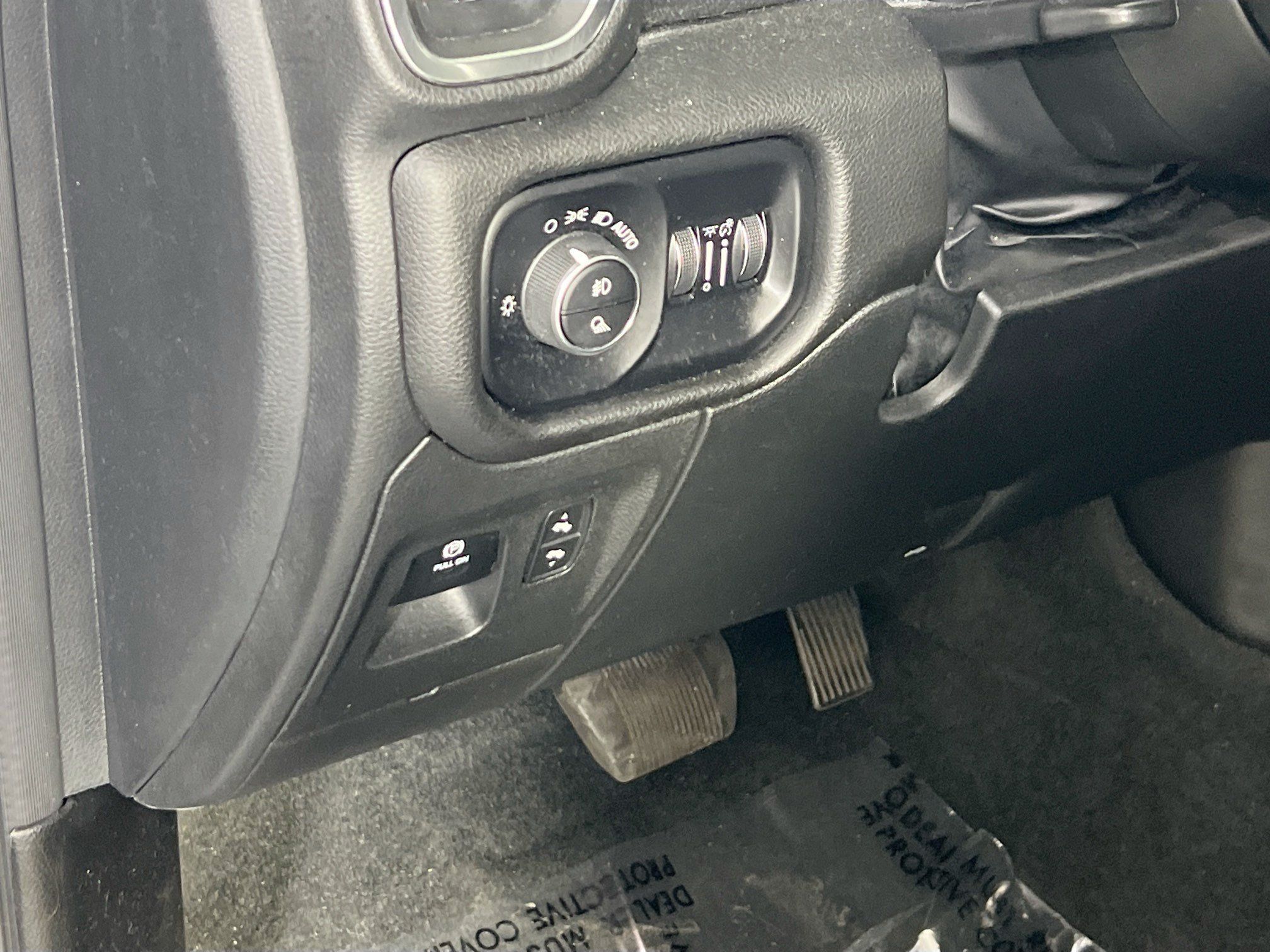 Used 2023 RAM 1500 Laramie AWD/4WD image 10
