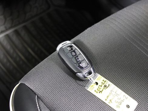 Used 2023 Hyundai Venue Limited FWD image 25