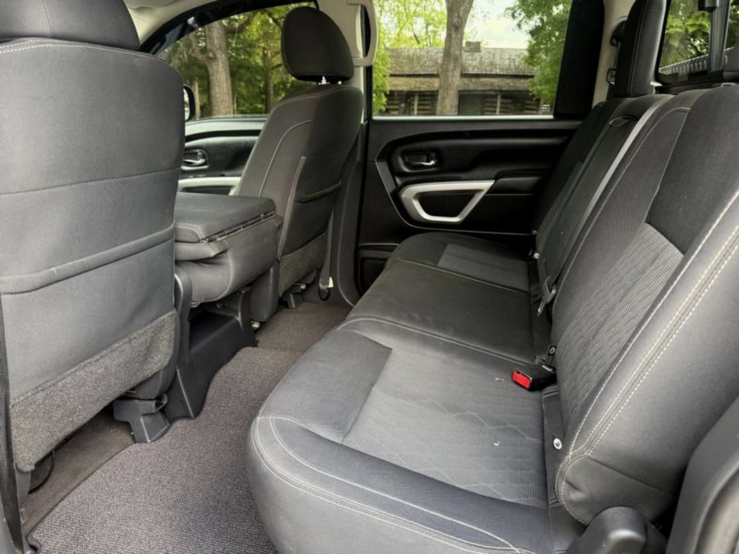 Used 2019 Nissan Titan SV RWD image 30