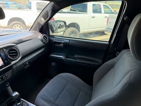 Used 2016 Toyota Tacoma TRD Off-Road w/ Towing Package AWD/4WD image 17