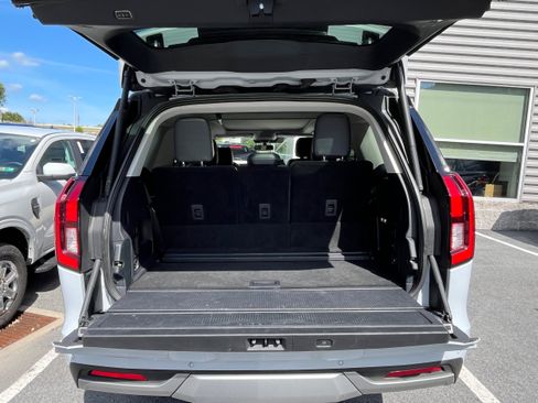 Certified 2025 Ford Expedition Platinum AWD/4WD image 10