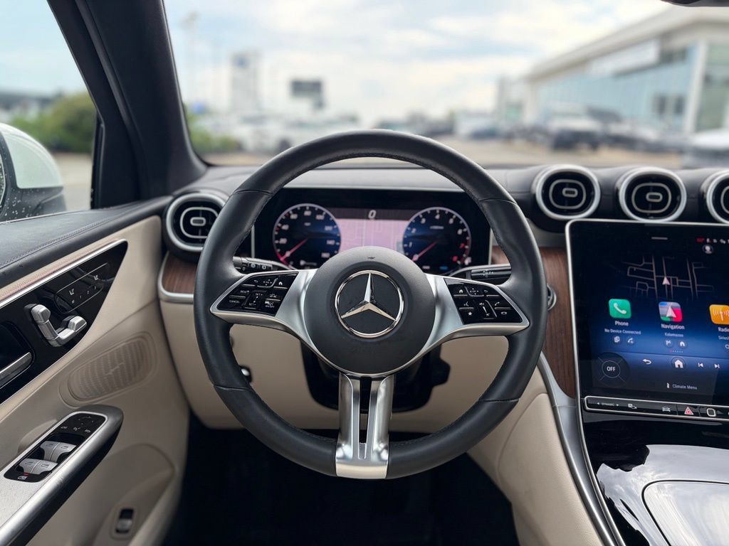 Used 2025 Mercedes-Benz GLC 300 4MATIC image 23