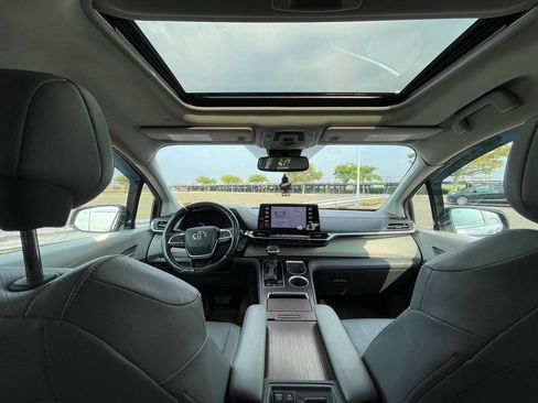 Used 2023 Toyota Sienna XLE AWD/4WD image 24