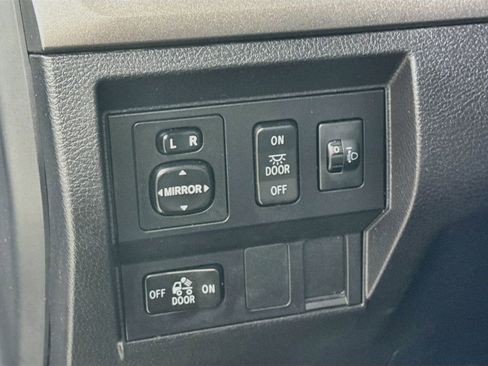 Used 2016 Toyota Tundra SR5 AWD/4WD image 11