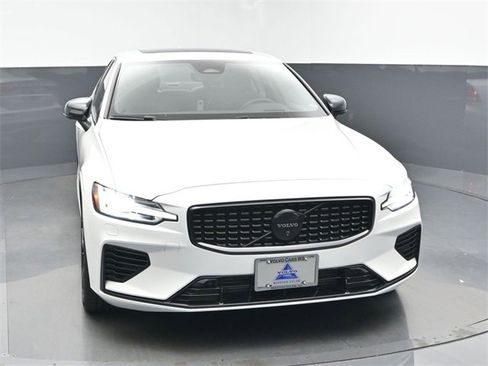 Used 2024 Volvo S60 T8 Ultimate image 2