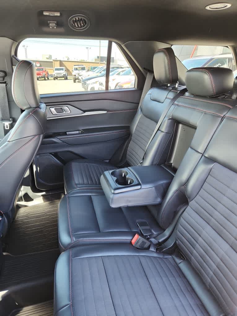 Used 2025 Ford Explorer ST-Line w/ ST-Line Street Pack AWD/4WD image 24
