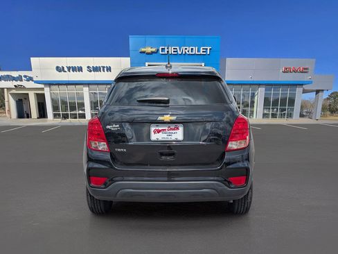Used 2022 Chevrolet Trax LS w/ Tint and Cruise Package image 9