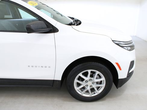 Used 2024 Chevrolet Equinox LS w/ LS Convenience Package image 11