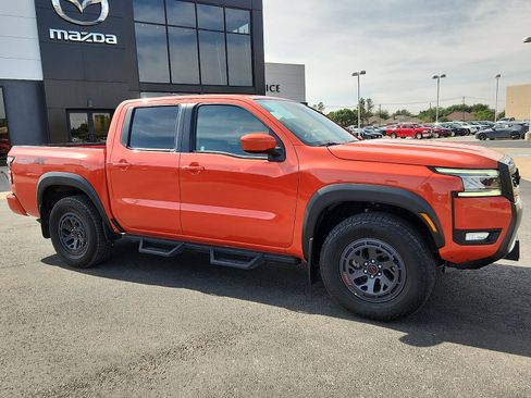 Used 2025 Nissan Frontier PRO-4X w/ Tow Package image 8