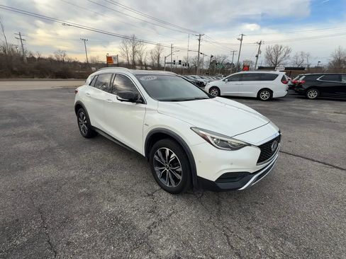 Used 2019 INFINITI QX30 Premium w/ Navigation Package image 2