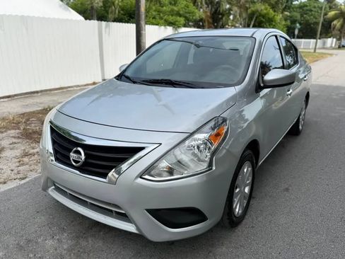 Used 2019 Nissan Versa SV FWD image 5