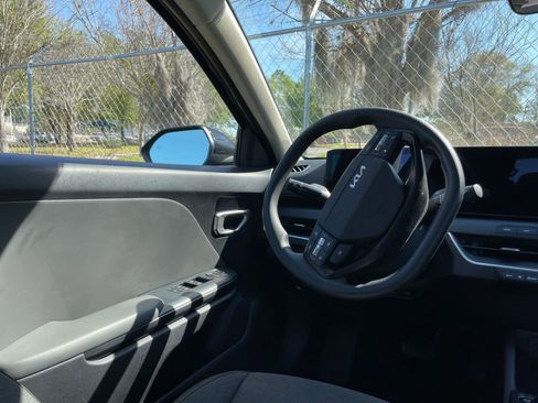 Used 2025 Kia K4 LXS image 33