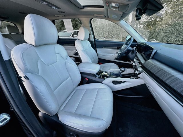 Certified 2025 Kia Telluride EX w/ EX Captain's Chair Package AWD/4WD image 30