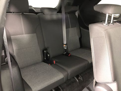 Used 2025 GMC Acadia Elevation image 12