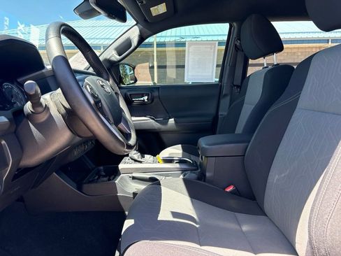 Used 2020 Toyota Tacoma TRD Off-Road w/ Technology Package AWD/4WD image 19