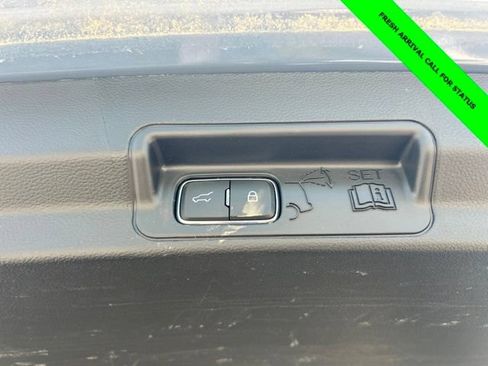 Used 2025 Ford Explorer Active AWD/4WD image 17