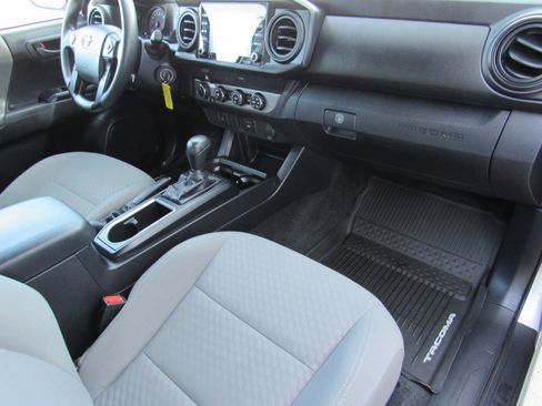 Used 2020 Toyota Tacoma SR image 18