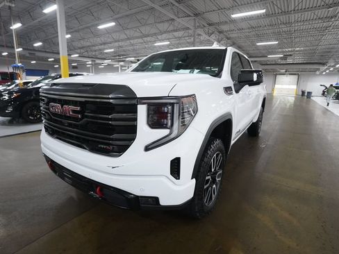 Used 2023 GMC Sierra 1500 AT4 w/ AT4 Preferred Package AWD/4WD image 12