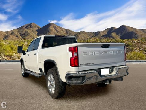 Used 2021 Chevrolet Silverado 2500 LTZ AWD/4WD image 3
