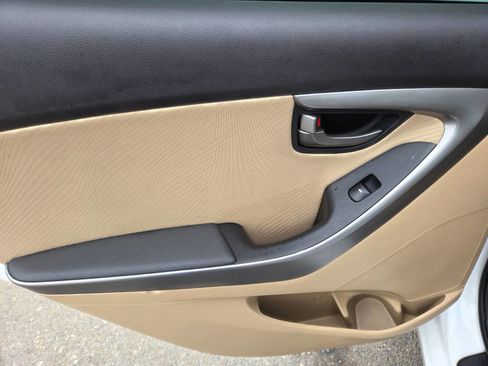 Used 2013 Hyundai Elantra GLS w/ Preferred Pkg image 9