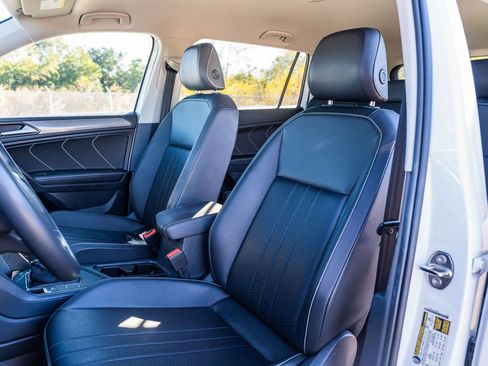 Used 2023 Volkswagen Tiguan SE image 21