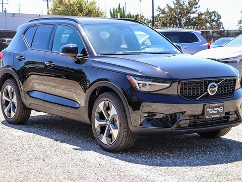 New 2026 Volvo XC40 B5 Plus w/ Climate Package AWD/4WD image 3