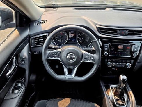 Used 2018 Nissan Rogue SV w/ Premium Package AWD/4WD image 12